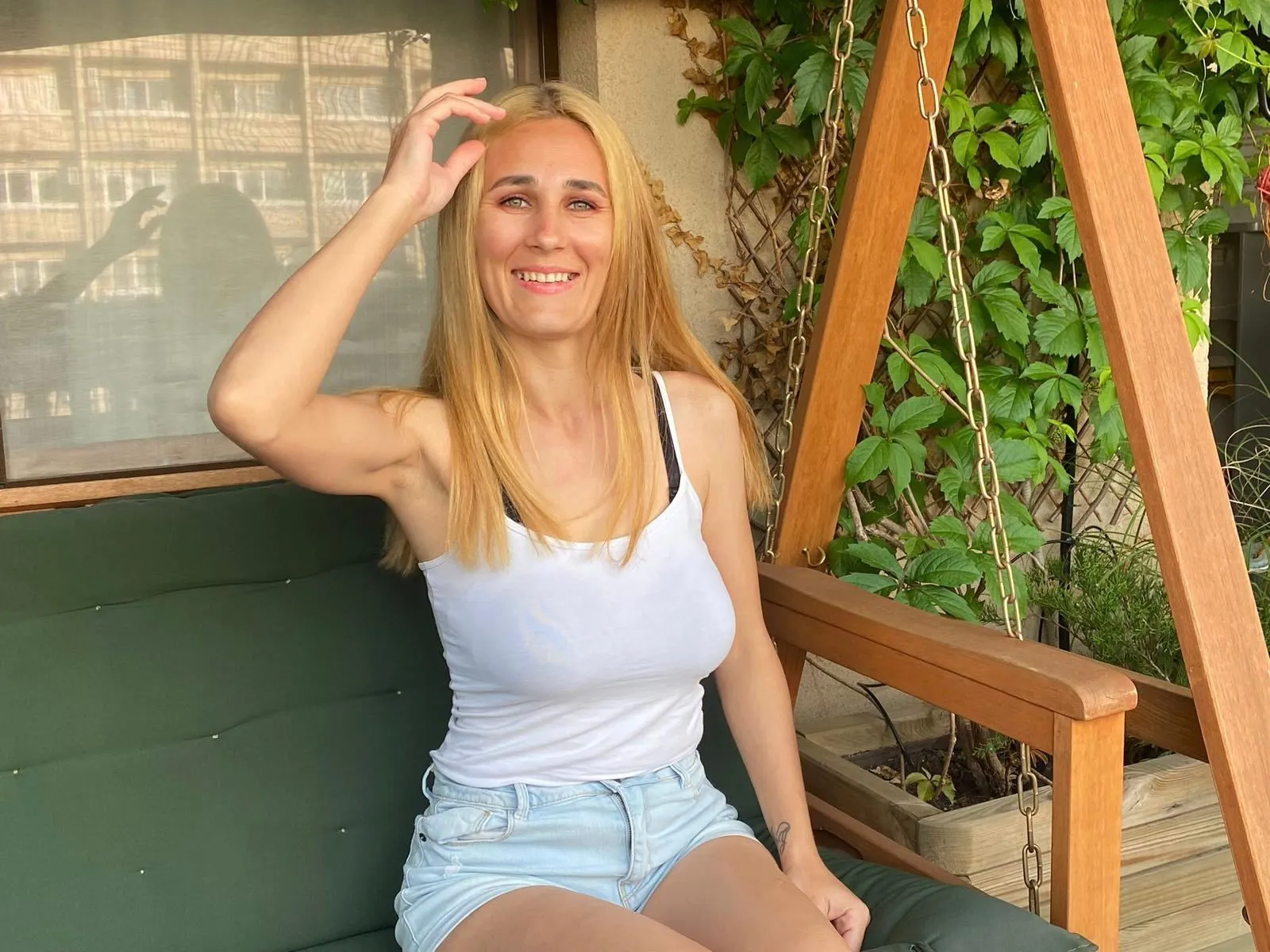 Live sex webcam photo for MICAELLAx #5360126