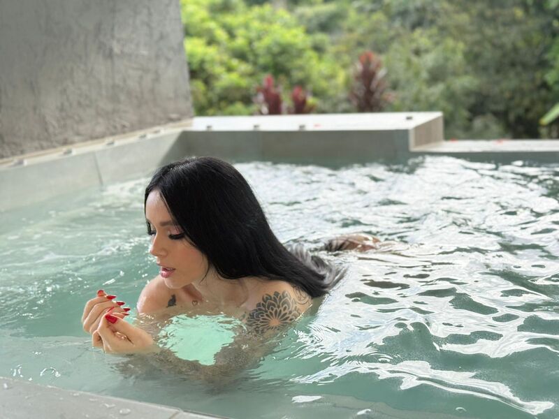 Live sex webcam photo for Sweetssinn #7817338