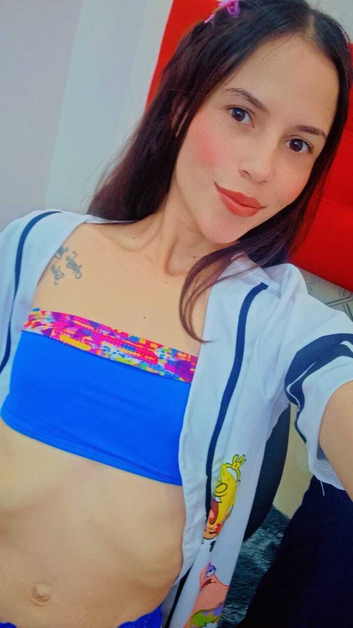 Live sex webcam photo for Lindsey18 #7912175