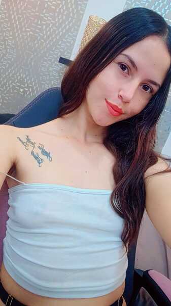 Live sex webcam photo for Lindsey18 #7912191