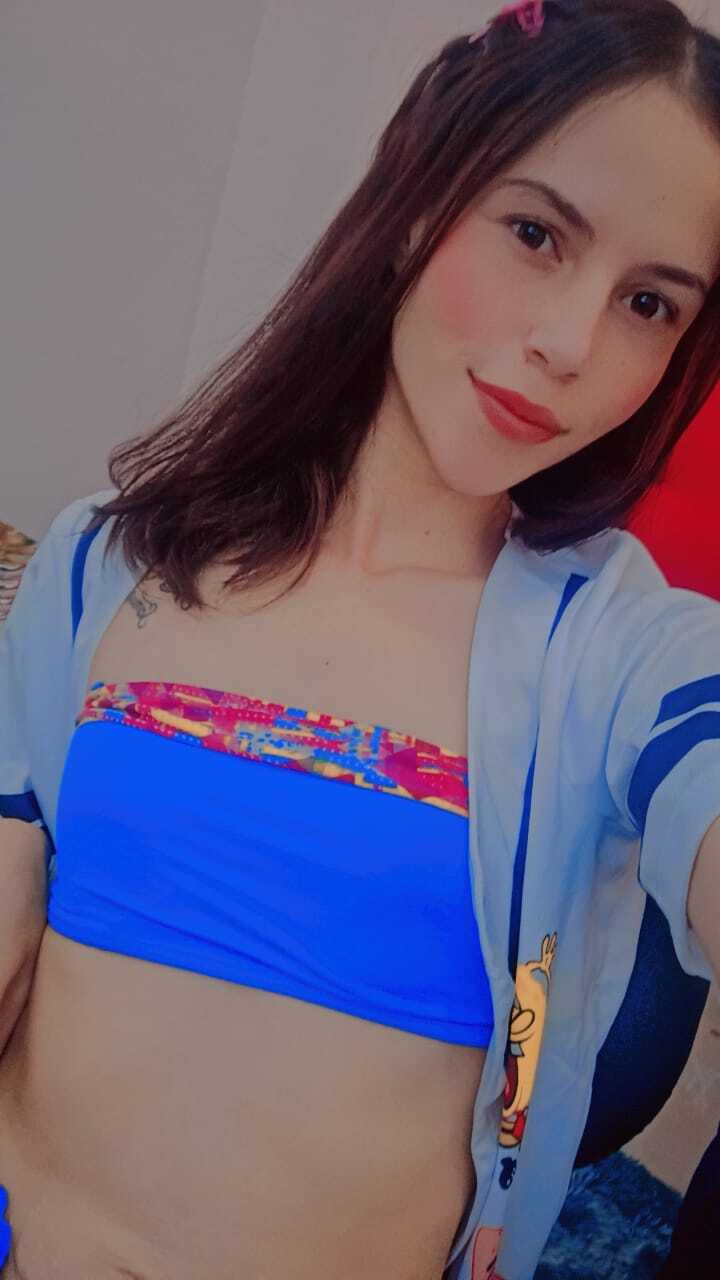 Live sex webcam photo for Lindsey18 #7912173