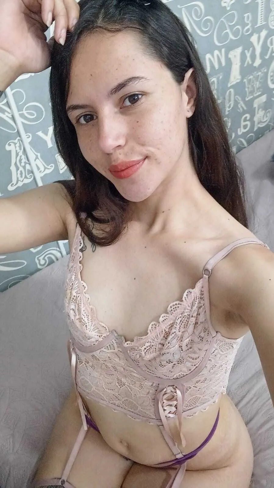 Live sex webcam photo for Lindsey18 #7912216