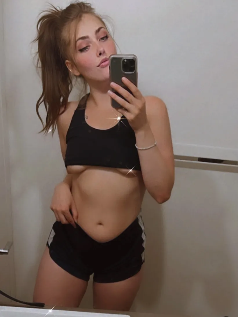 Live sex webcam photo for AlexMarieXOXO #7369711