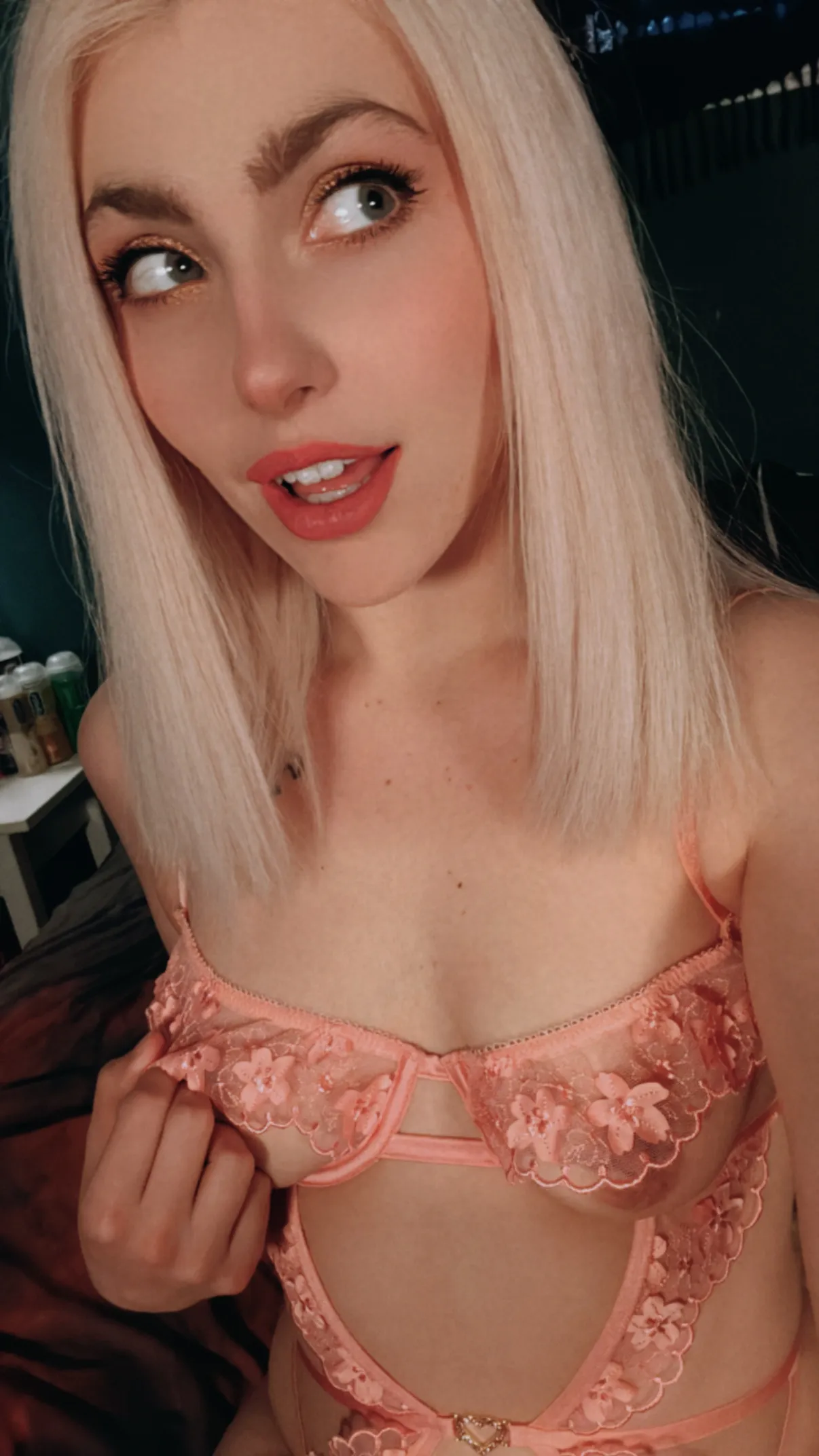 Live sex webcam photo for AlexMarieXOXO #7369720