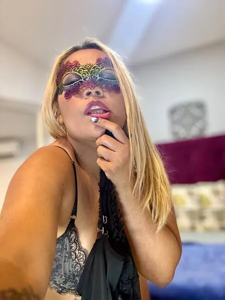 Live sex webcam photo for SophiaWaltonn #6440950