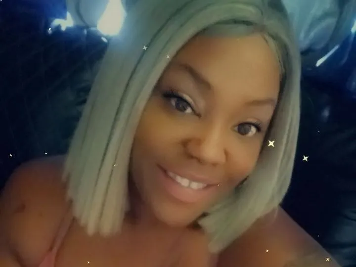 Live sex webcam photo for MsUnderstood18 #5375110