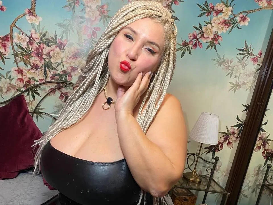 Live sex webcam photo for CougarAnne #5414768