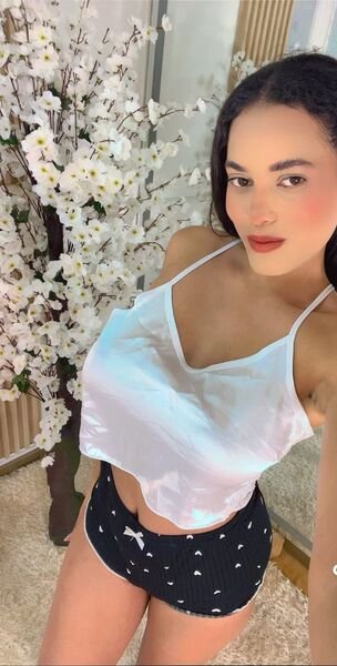 Live sex webcam photo for LiaObrion18 #7410471