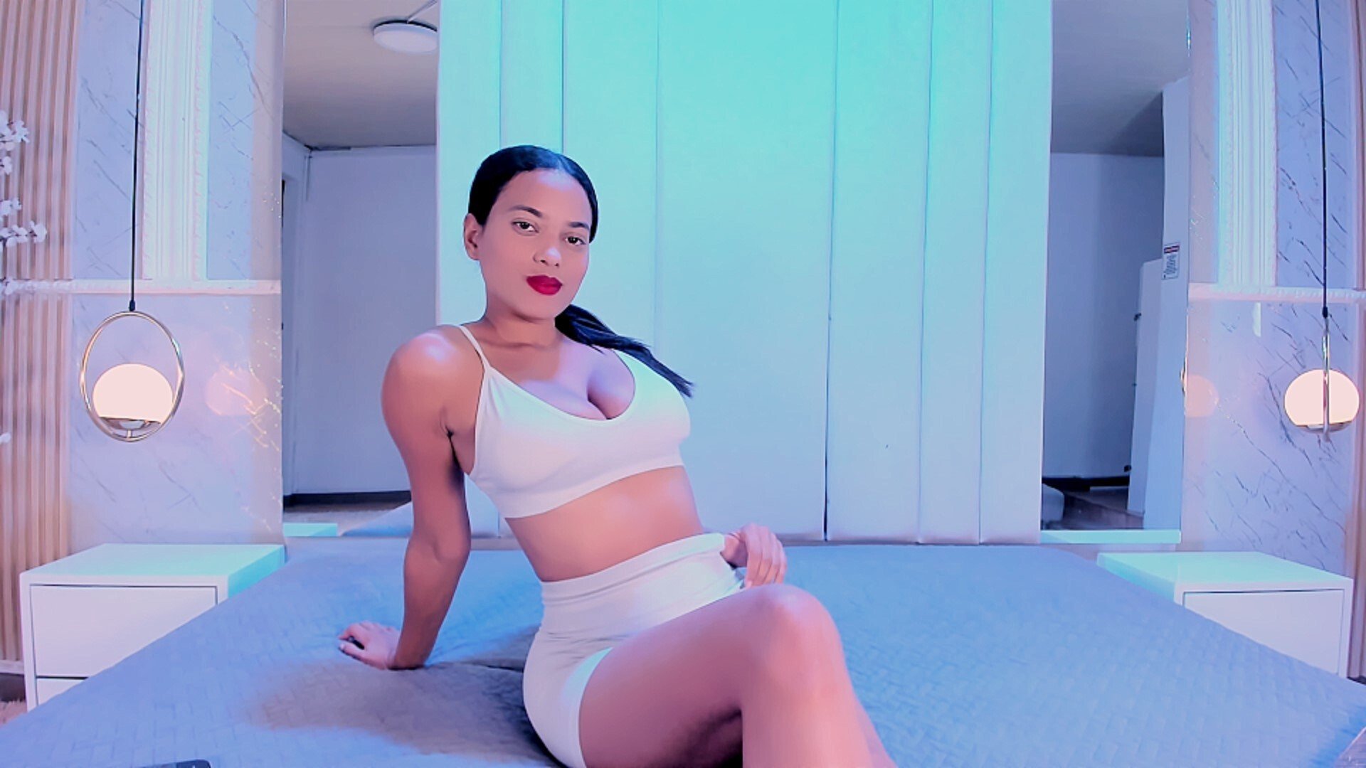 Live sex webcam photo for LiaObrion18 #7410558