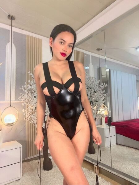 Live sex webcam photo for LiaObrion18 #7410483