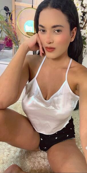 Live sex webcam photo for LiaObrion18 #7410472