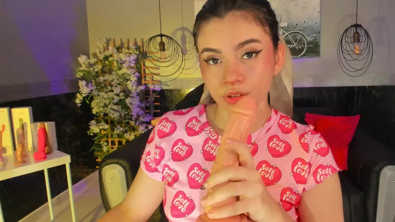 Live sex webcam photo for LIAAPALMER #5582592