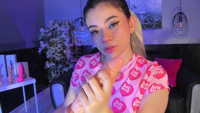 Live sex webcam photo for LIAAPALMER #5582594