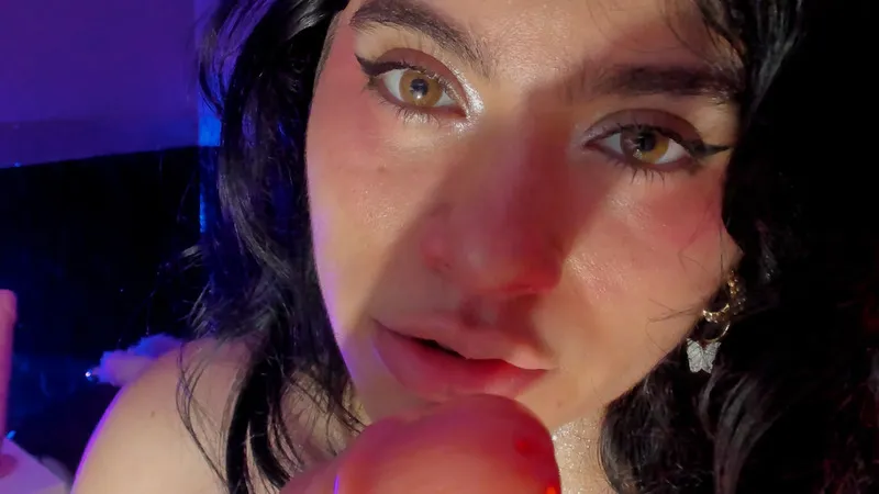 Live sex webcam photo for LIAAPALMER #5486501