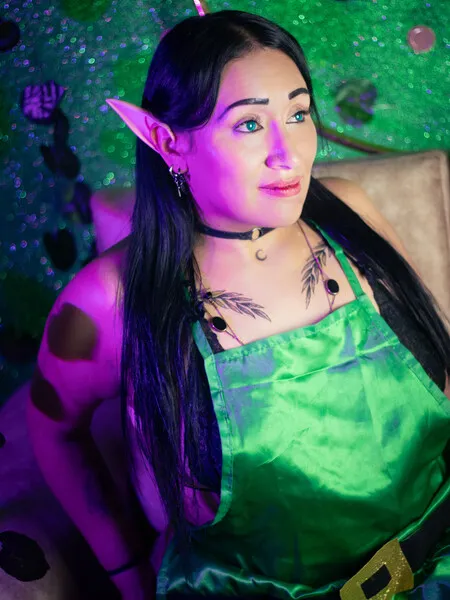 Live sex webcam photo for LunaTamara26 #6195229