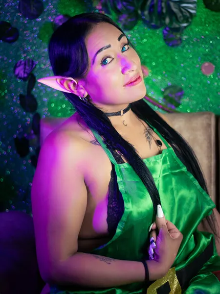 Live sex webcam photo for LunaTamara26 #6195228