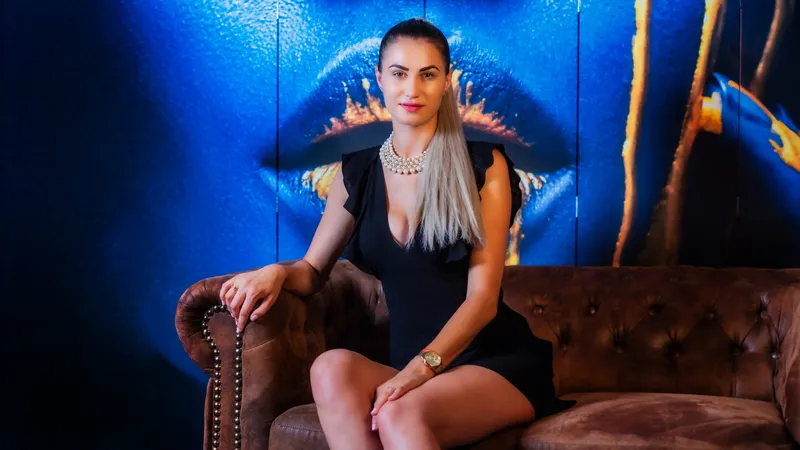 Live sex webcam photo for EmmaQuin #5385442