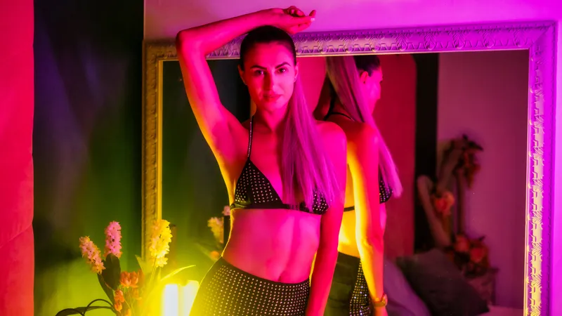 Live sex webcam photo for EmmaQuin #5385455