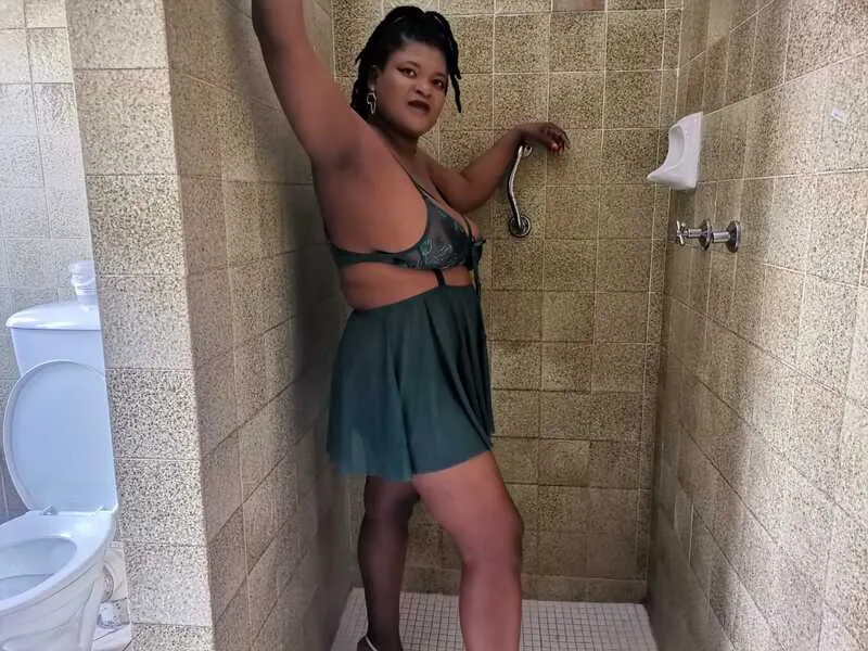 Live sex webcam photo for YummyAerolas #7004790