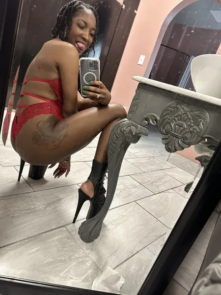 Live sex webcam photo for NayomiLuv #5439010
