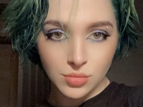 Live sex webcam photo for LilyAngel19 #5382140