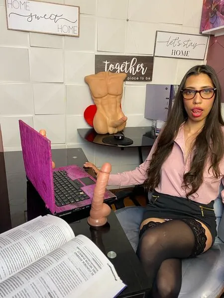 Live sex webcam photo for MISSVERONICAA #6120902