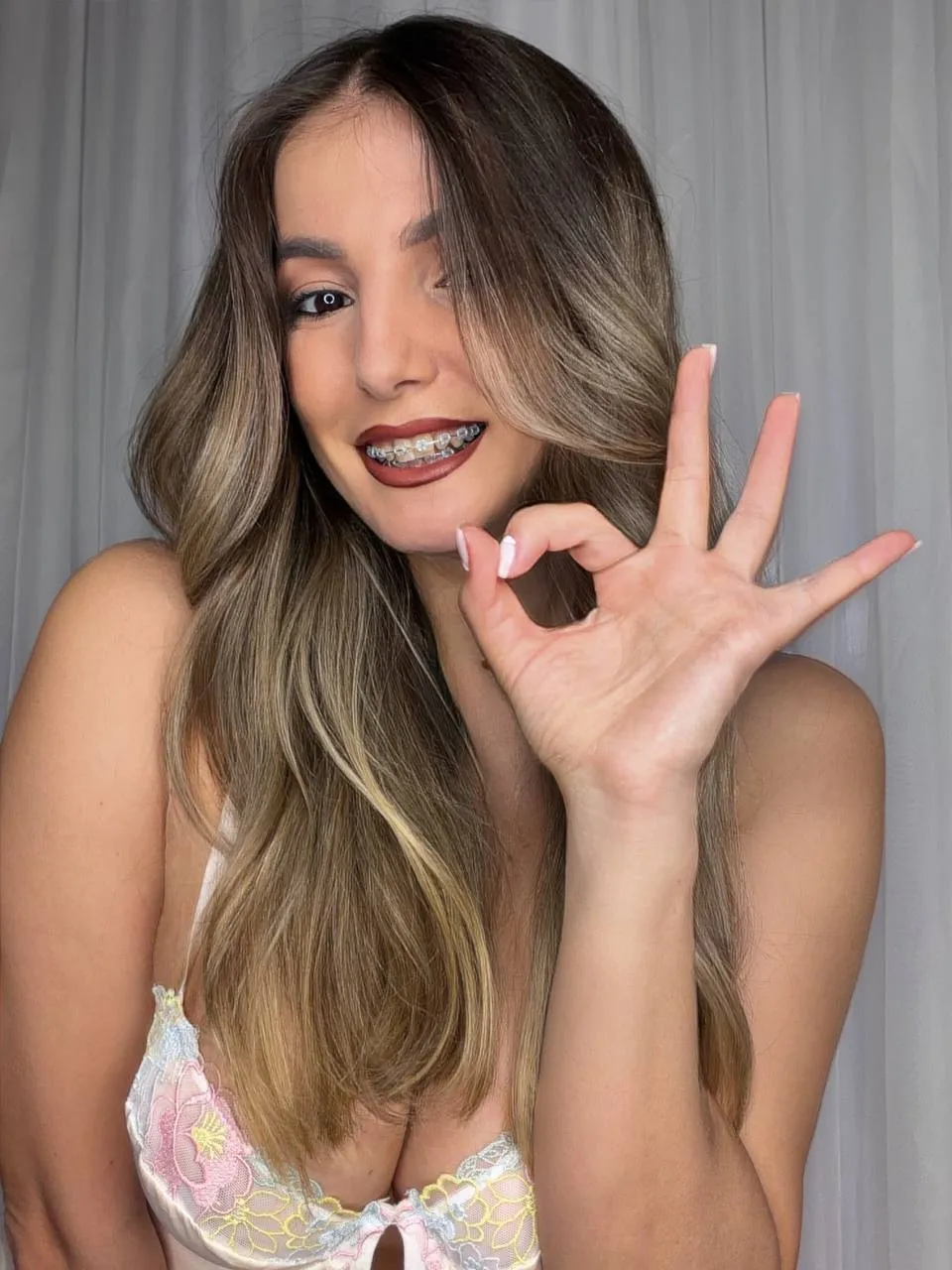 Live sex webcam photo for EllaHale #8371583