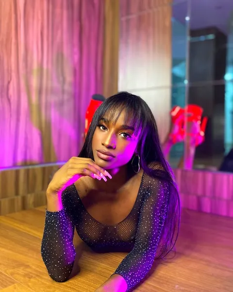 Live sex webcam photo for EstherCollins #5397977