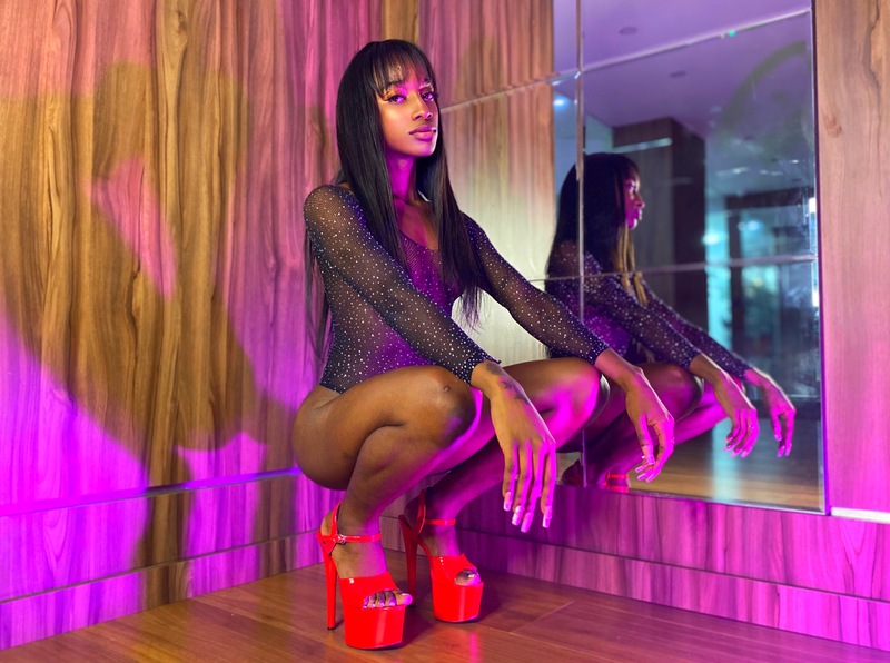 Live sex webcam photo for EstherCollins #5397974