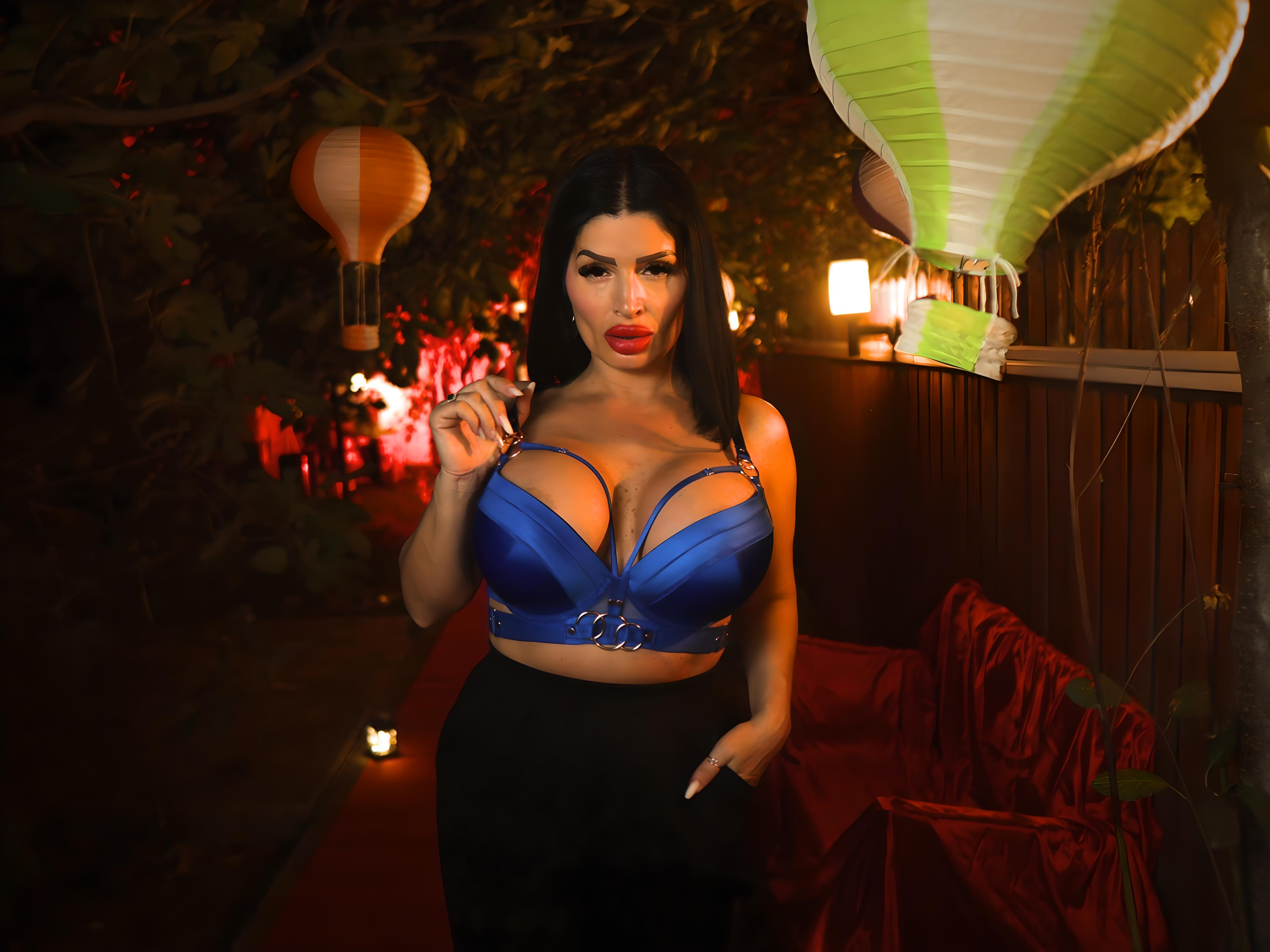 Live sex webcam photo for NicolleReyn #6523677