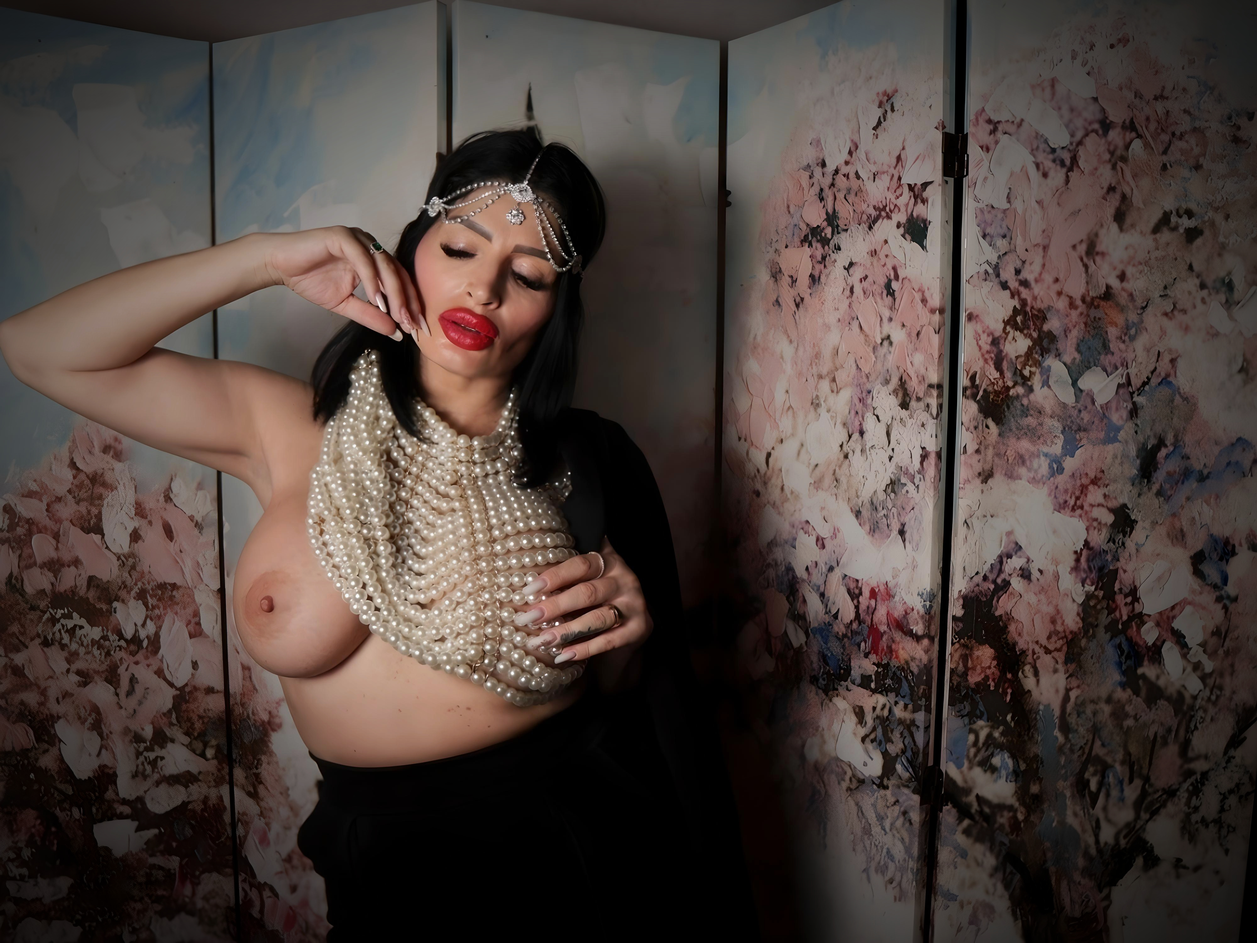 Live sex webcam photo for NicolleReyn #6523681