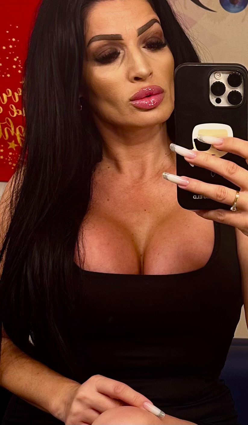 Live sex webcam photo for NicolleReyn #6421371