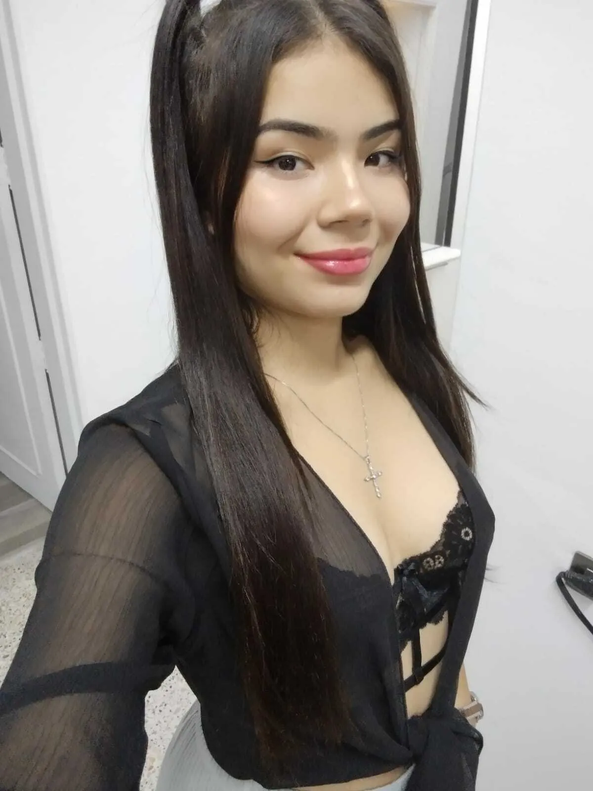 Live sex webcam photo for Nahia69 #7116568