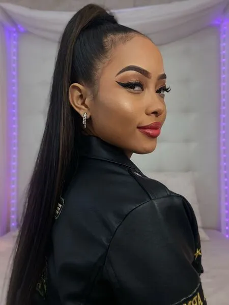 Live sex webcam photo for SashaColleman #5716380