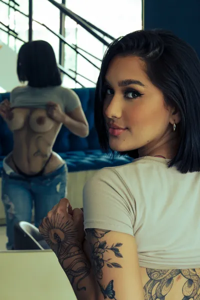 Live sex webcam photo for LotieCox #6245997