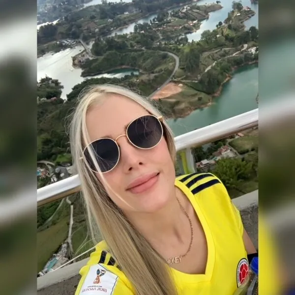 Live sex webcam photo for AriaRestrepoo #5600177