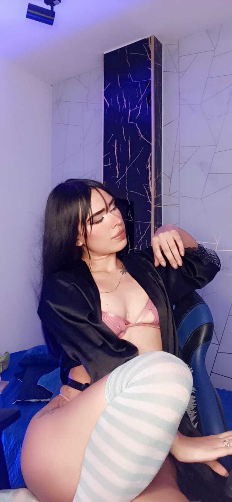 Live sex webcam photo for AlondraConnor #7888520