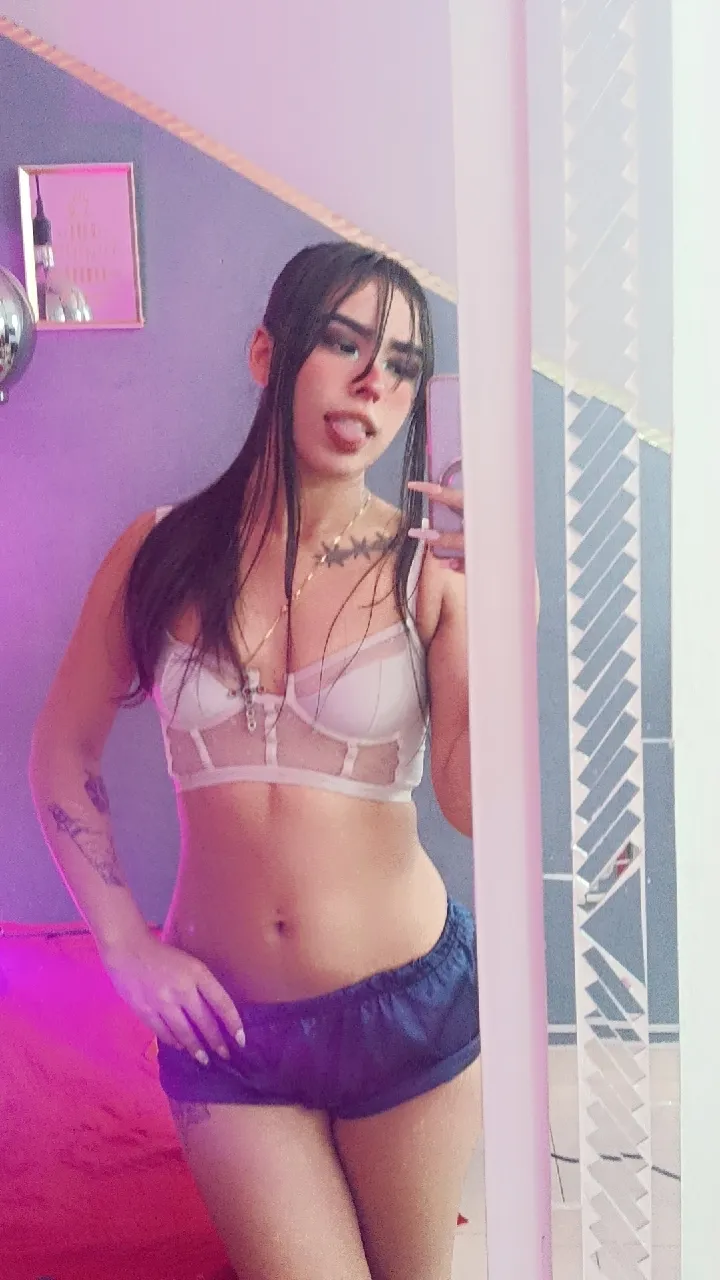Live sex webcam photo for AlondraConnor #8551159