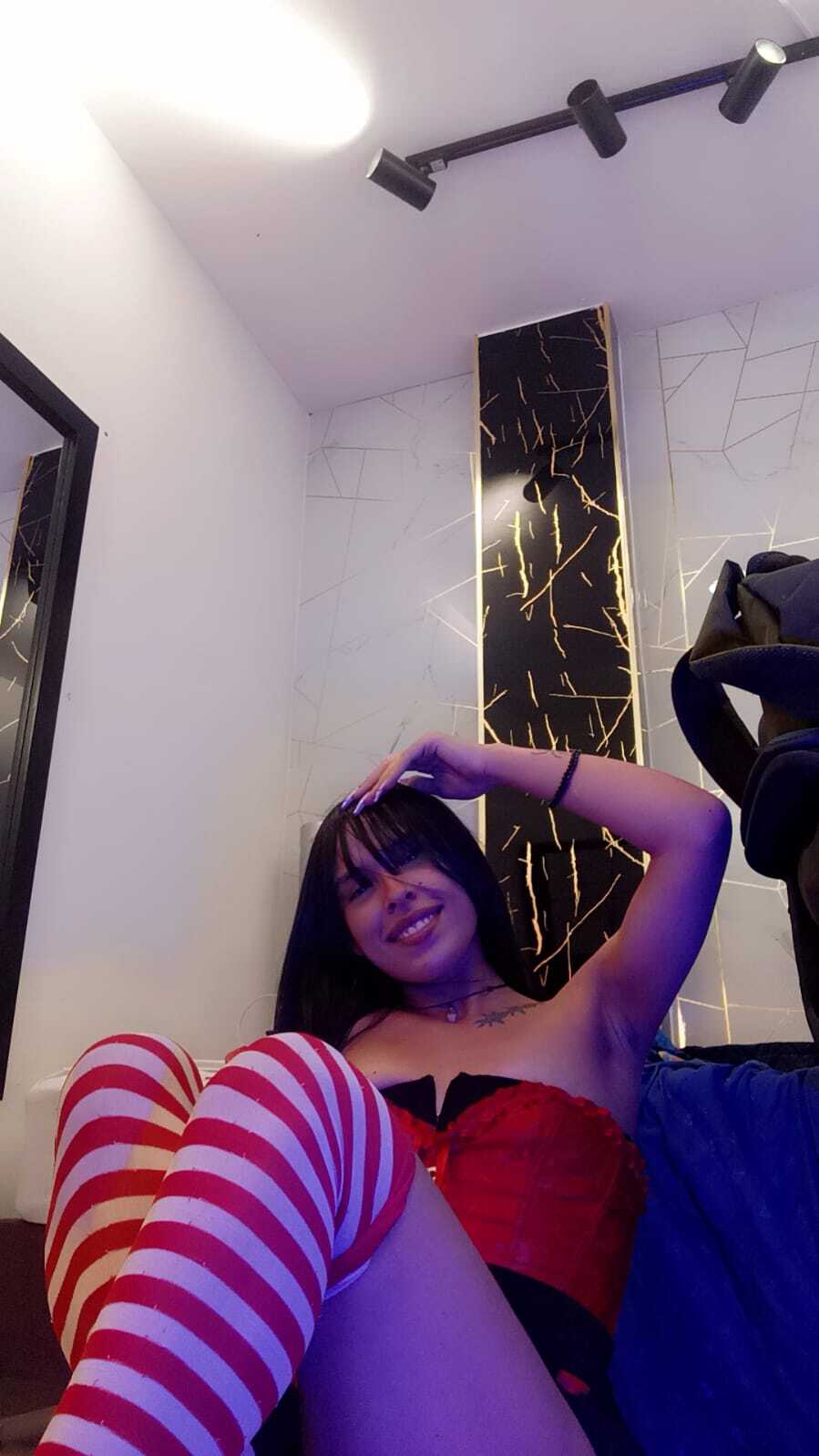 Live sex webcam photo for AlondraConnor #7998539