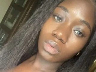 Live sex webcam photo for ArolineBrown #6535688