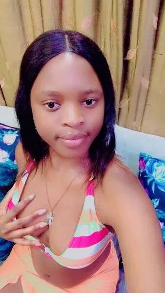 Live sex webcam photo for HornyTits18 #6144320