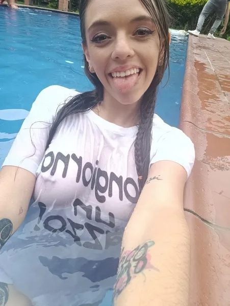 Live sex webcam photo for EmmaCollenn #5439578