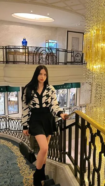 Live sex webcam photo for LolaBeauty19x #5532729