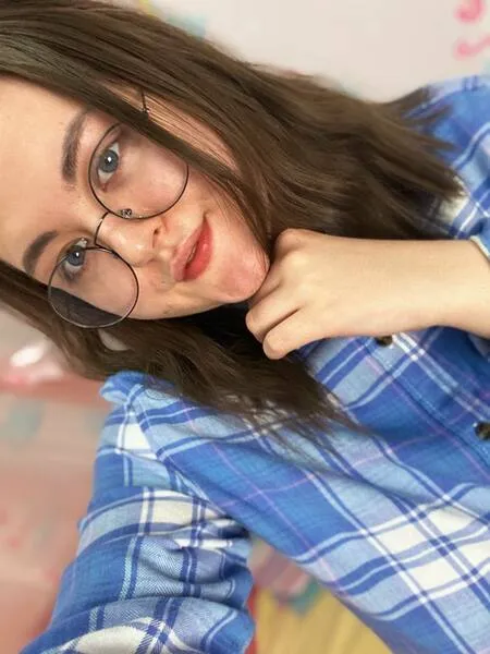 Live sex webcam photo for HornyCakeee #5438452