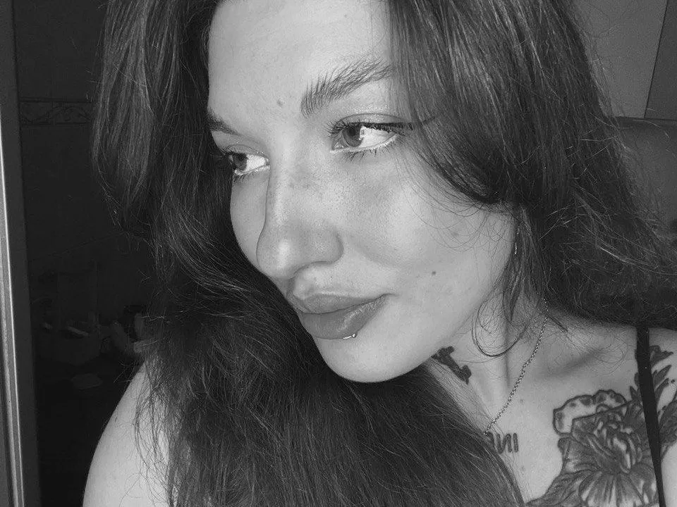 Live sex webcam photo for MikaBerry #5453642