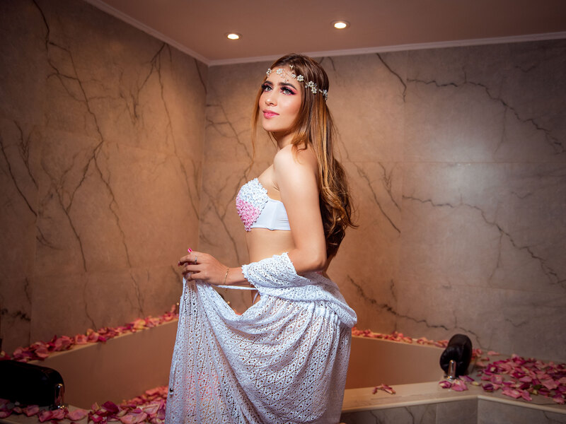 Live sex webcam photo for LucyRouse18 #5462904