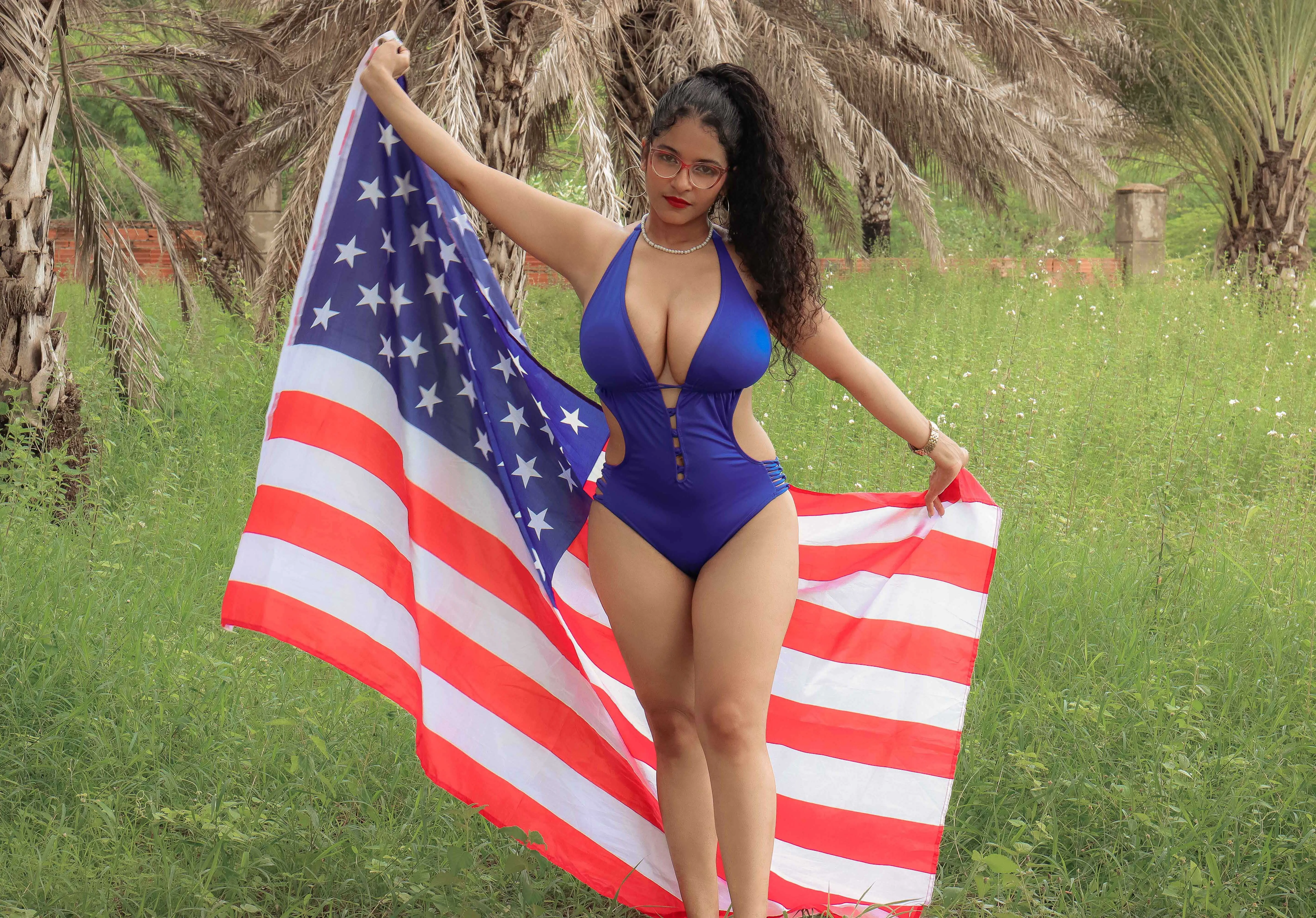 Live sex webcam photo for HelenaSantos #7858437