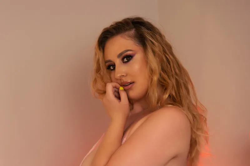 Live sex webcam photo for AngelaLennox #5462929