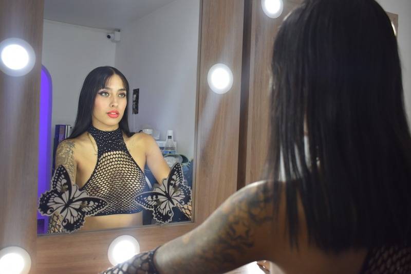 Live sex webcam photo for charlottemiiller #5474026