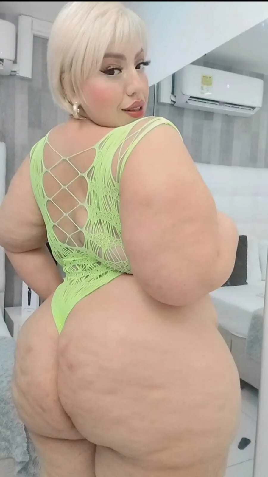 Live sex webcam photo for LeahMillerh #8221542